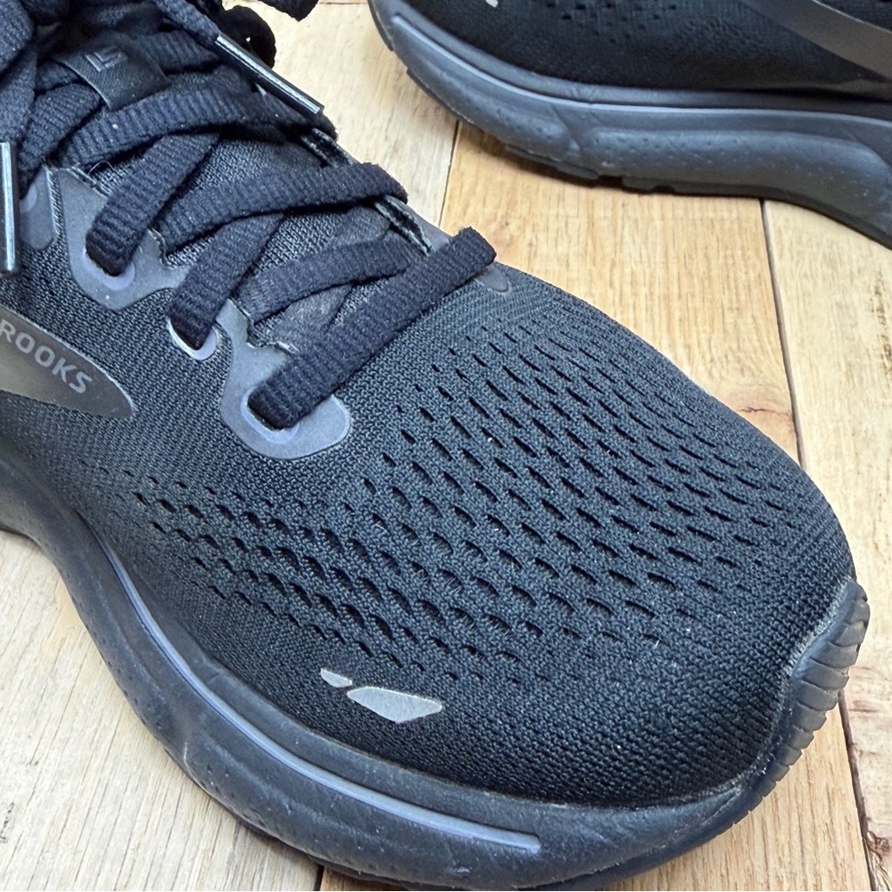 Brooks Women's Ghost 15 Running Shoes Black Size 6.5 Wide - Picture 10 of 10